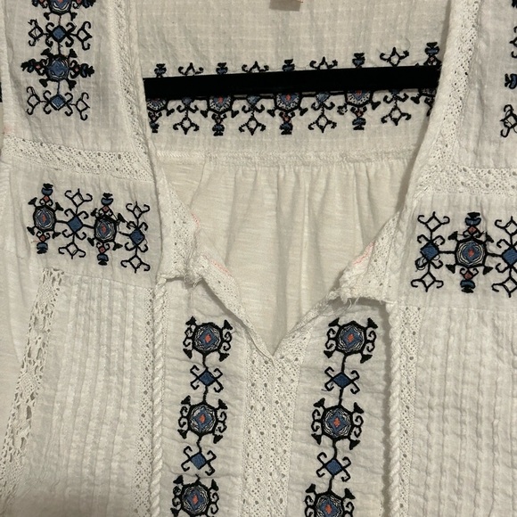 Philosophy | White and Blue Embroidered Blouse | Size XL - Picture 3 of 6